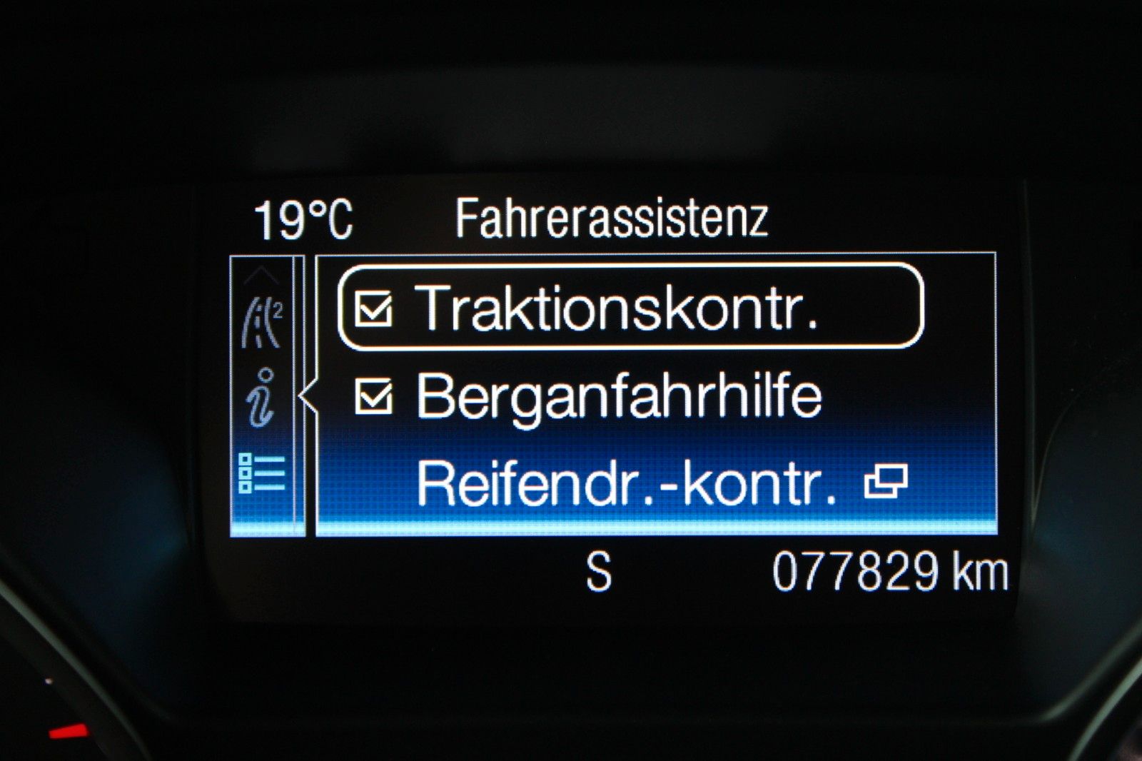 Fahrzeugabbildung Ford Kuga Individual NAVI XENON WinterPaket 1.Hand