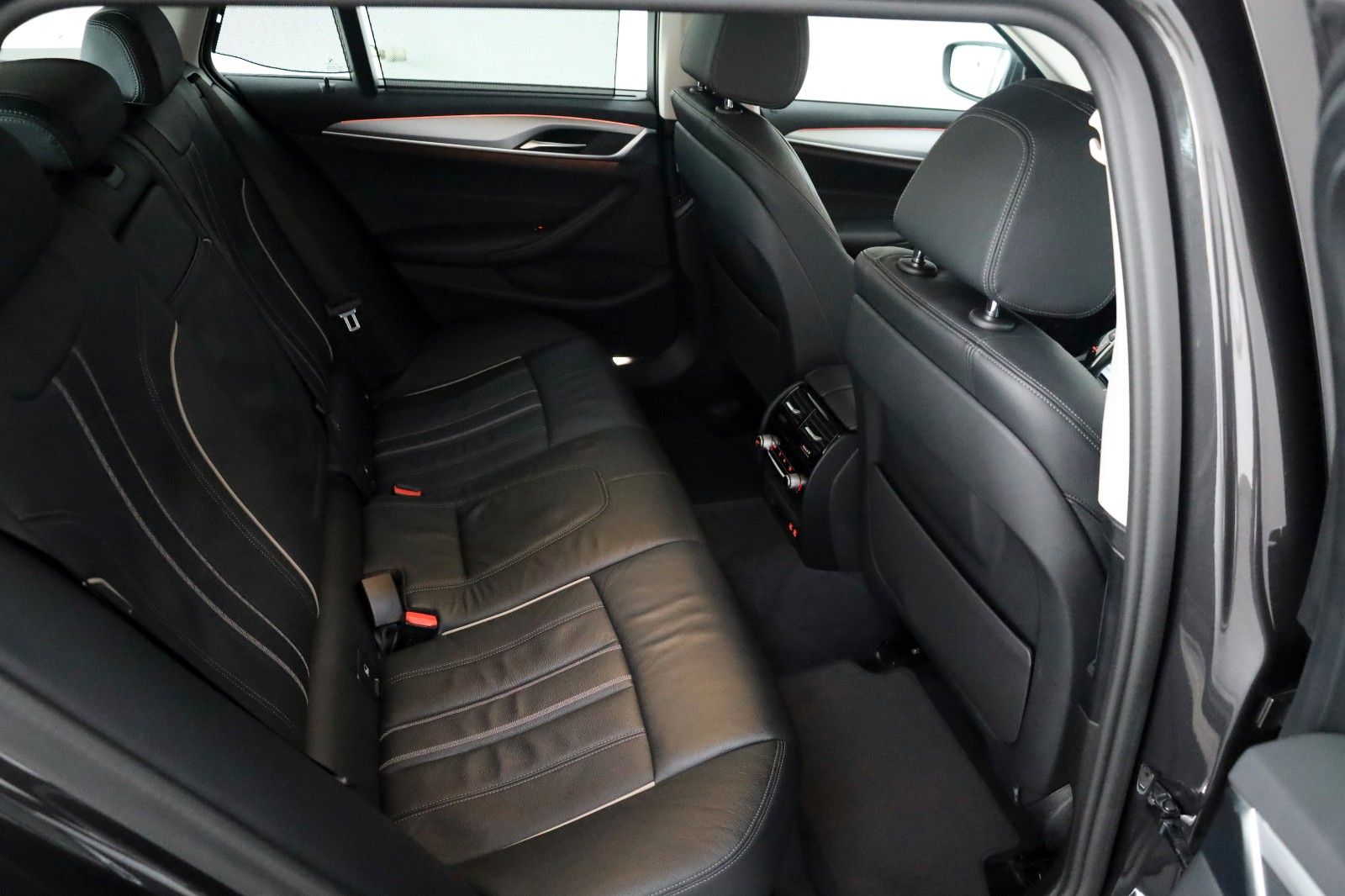 Fahrzeugabbildung BMW 520 d xDrive,Leder,Navi,LED,SH,Kamera,DAB,AHK