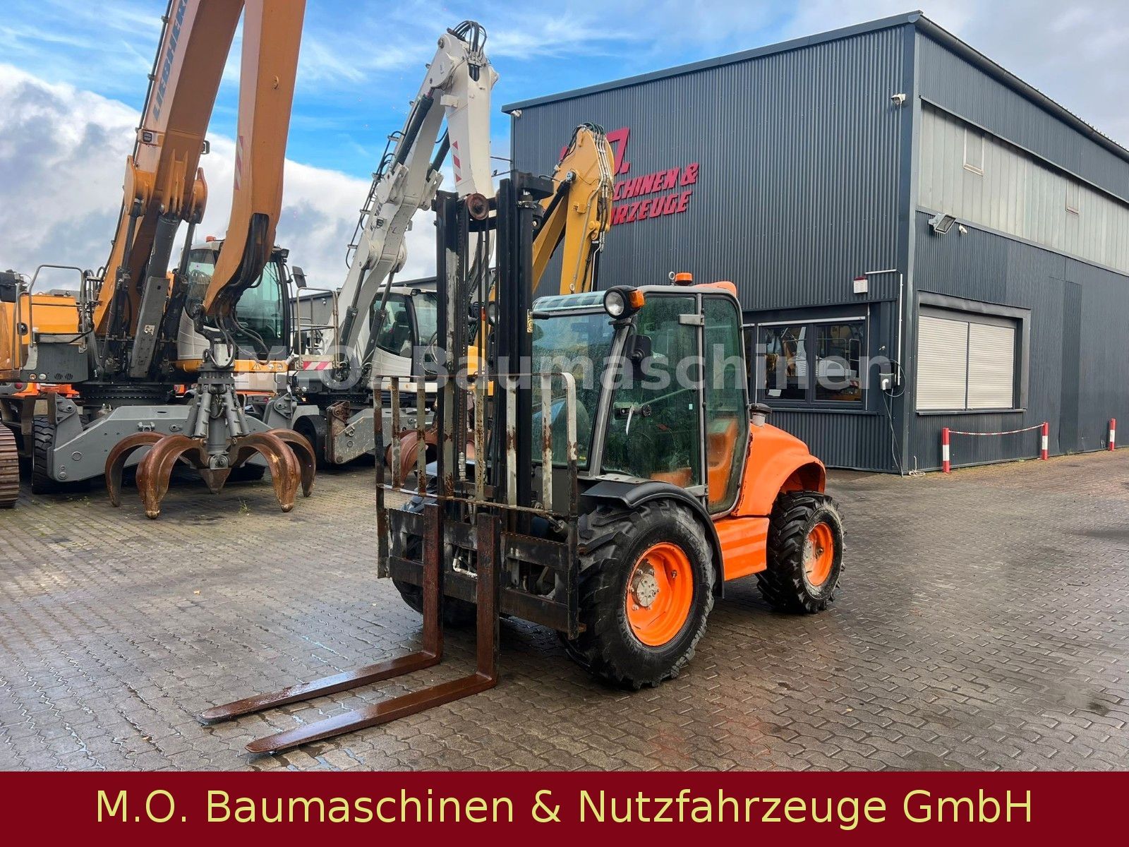 Fahrzeugabbildung AUSA CH 250 / Allrad / 2,5 t / 3,60 m