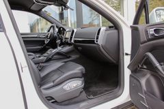 PORSCHE Cayenne S Diesel/ LUFTFAHR. PASM / PDLS+/ BOSE PORSCHE Cayenne S Diesel/ LUFTFAHR. PASM / PDLS+/ BOSE