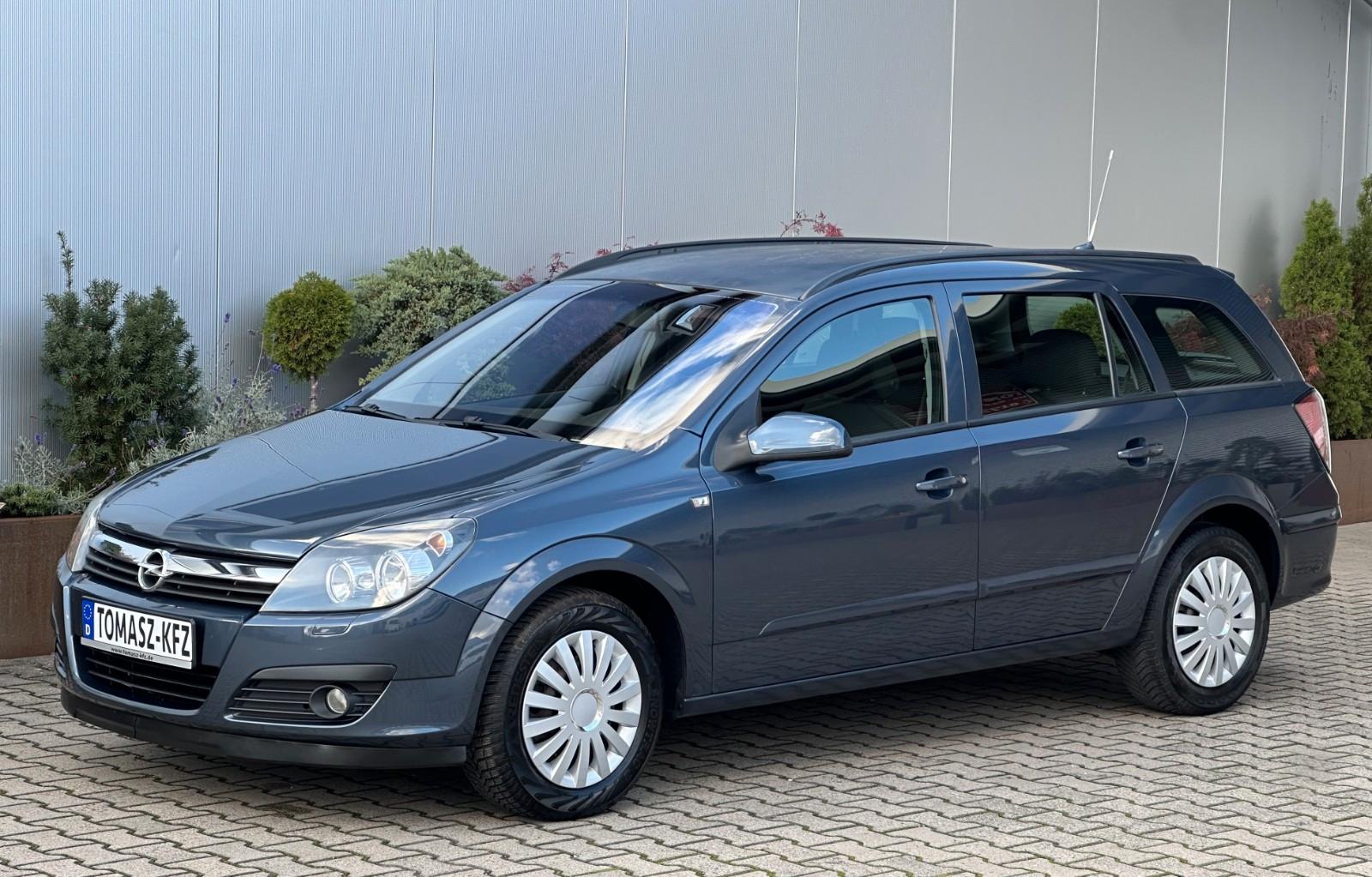 Opel Astra 2006 — rear view