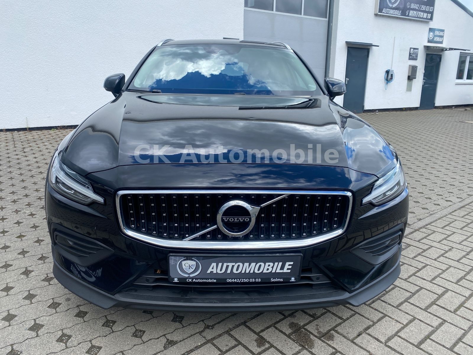 Fahrzeugabbildung Volvo V60 D4 CrossCountry Pro AWD/Navi/BLIS/Kamera/LED