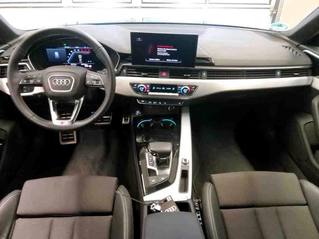 AUDI A4 2024