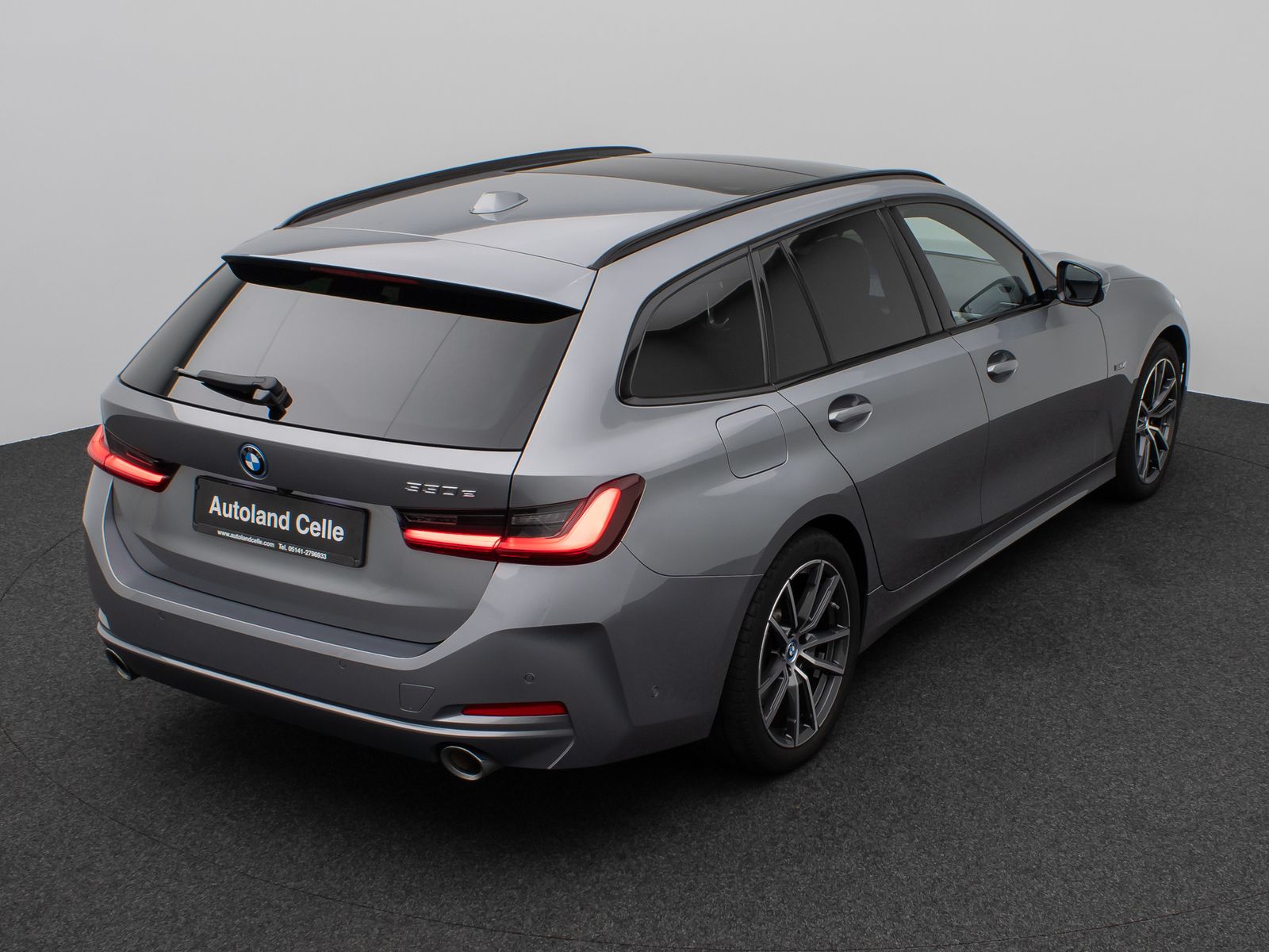 Fahrzeugabbildung BMW 330e Panorama Kamera HUD DAB HiFi AHK Sport Lede