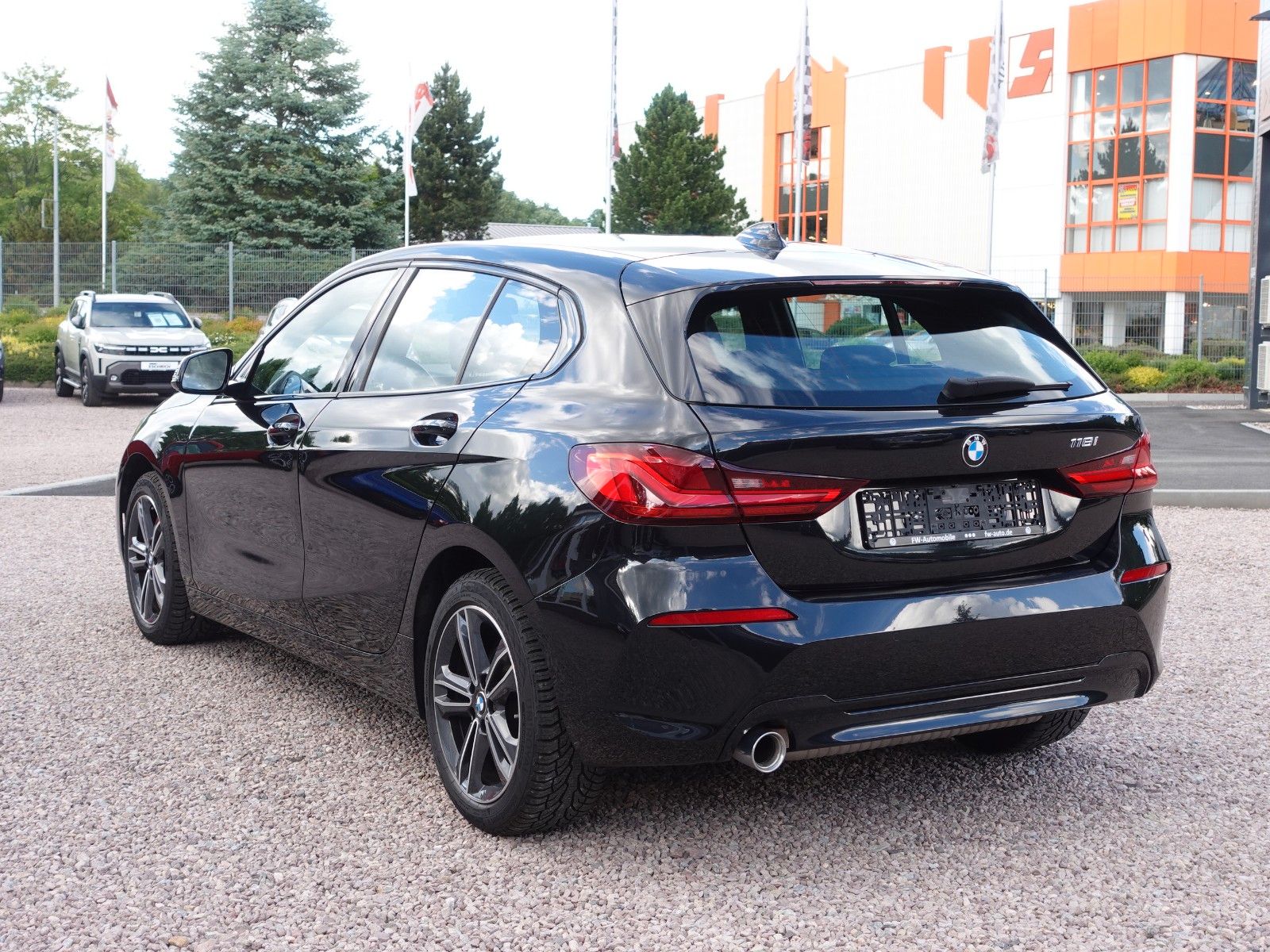 Fahrzeugabbildung BMW 118i Sport Line Navi CarPlay LED-Pkt.