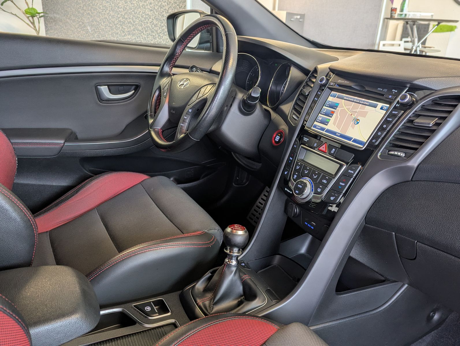 HYUNDAI i30 1.6 TGDI Turbo Navi Kamera T-Leder 18" - Image 11