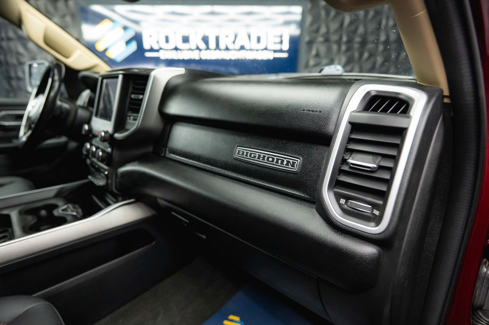 Fahrzeugabbildung Dodge RAM 5.7 V8 HEMI 4x4 OFFROAD Night Limited LONG