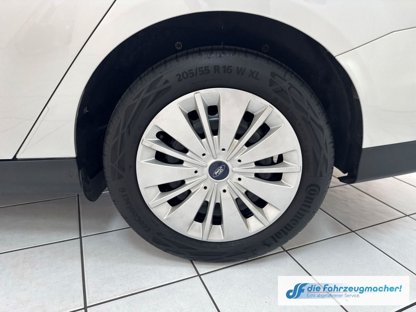 Fahrzeugabbildung Ford Focus Turnier Business 1.5 TDCi Navi Apple CarPl