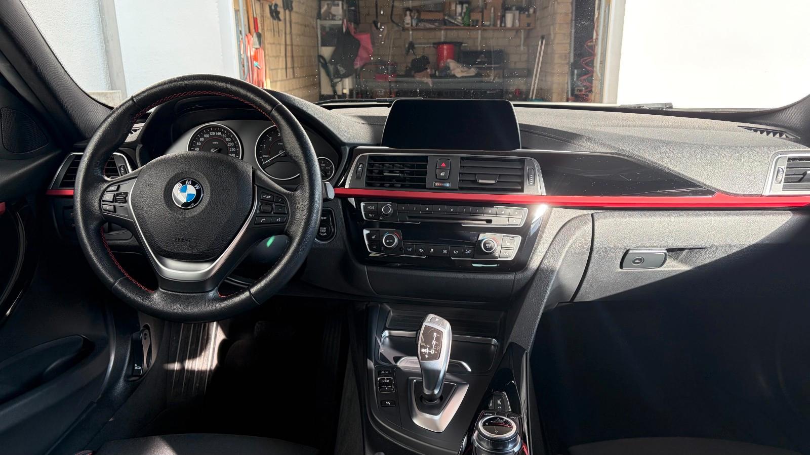 BMW 320i Touring Sport Line Sport Line
