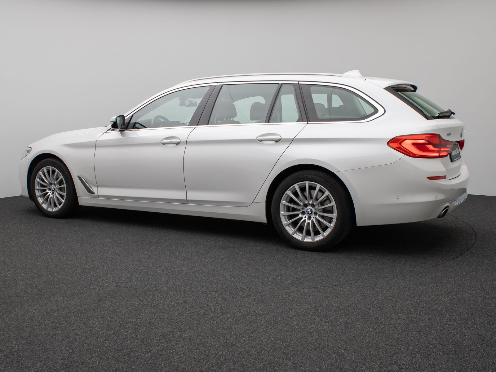 Fahrzeugabbildung BMW 530d xD Luxury Line Panorama Kamera HUD DAB HiFi