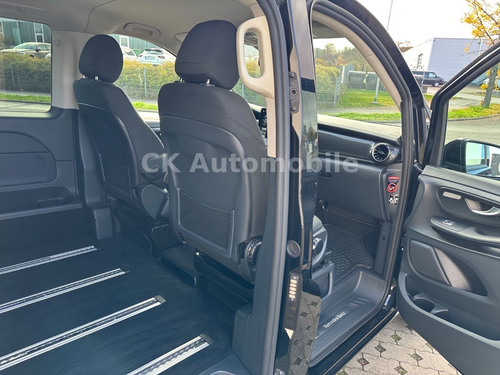 Fahrzeugabbildung Mercedes-Benz V 300d EDITION Kompakt/5 Sitze/Navi/LED/AHK