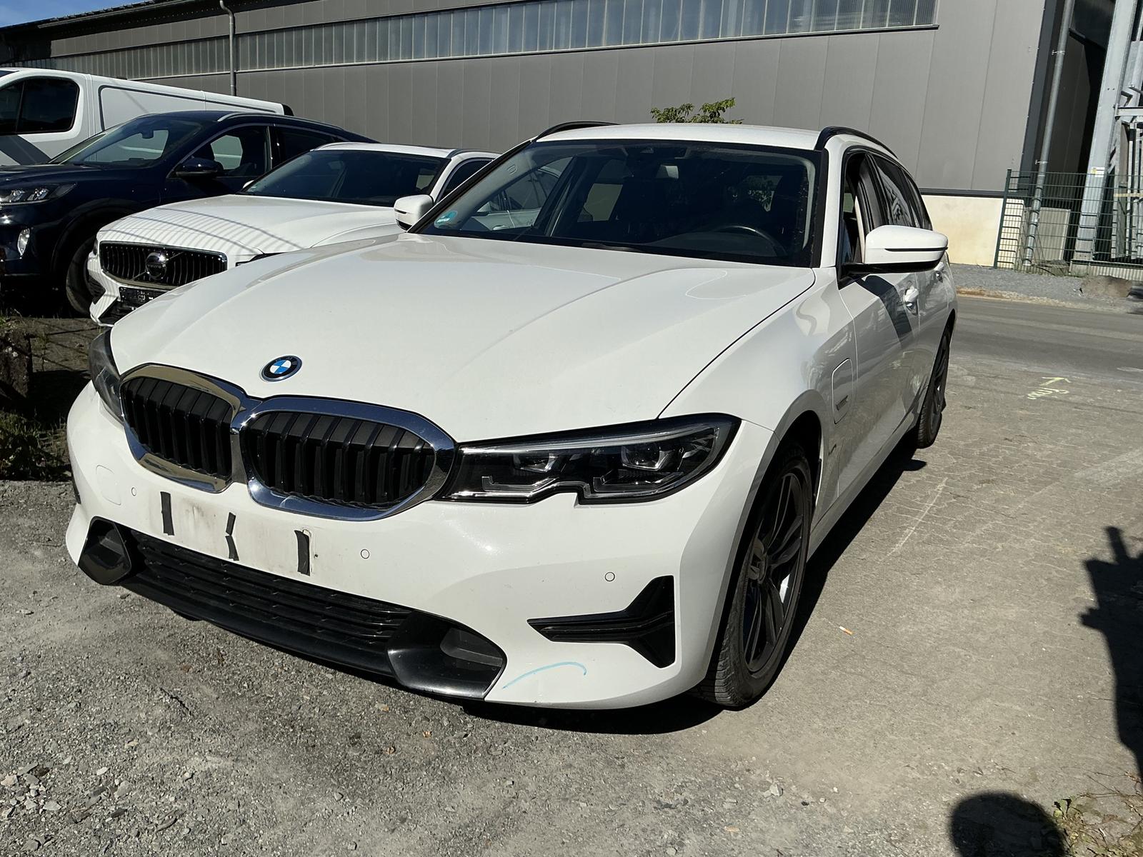 BMW 330 e Sport-Line Leder Ambiente Navi AHK LED SHZ
