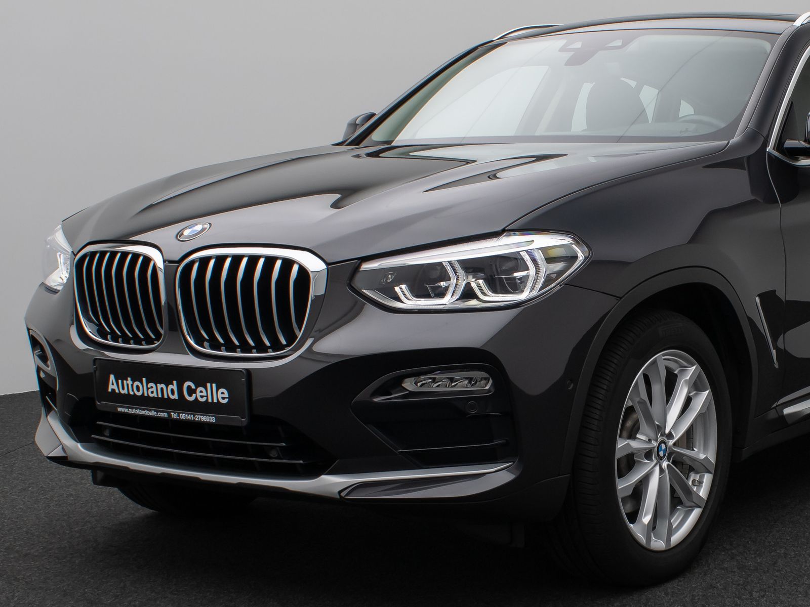 Fahrzeugabbildung BMW X4 xD30i xLine Panorama Kamera HUD HiFi DisplKey