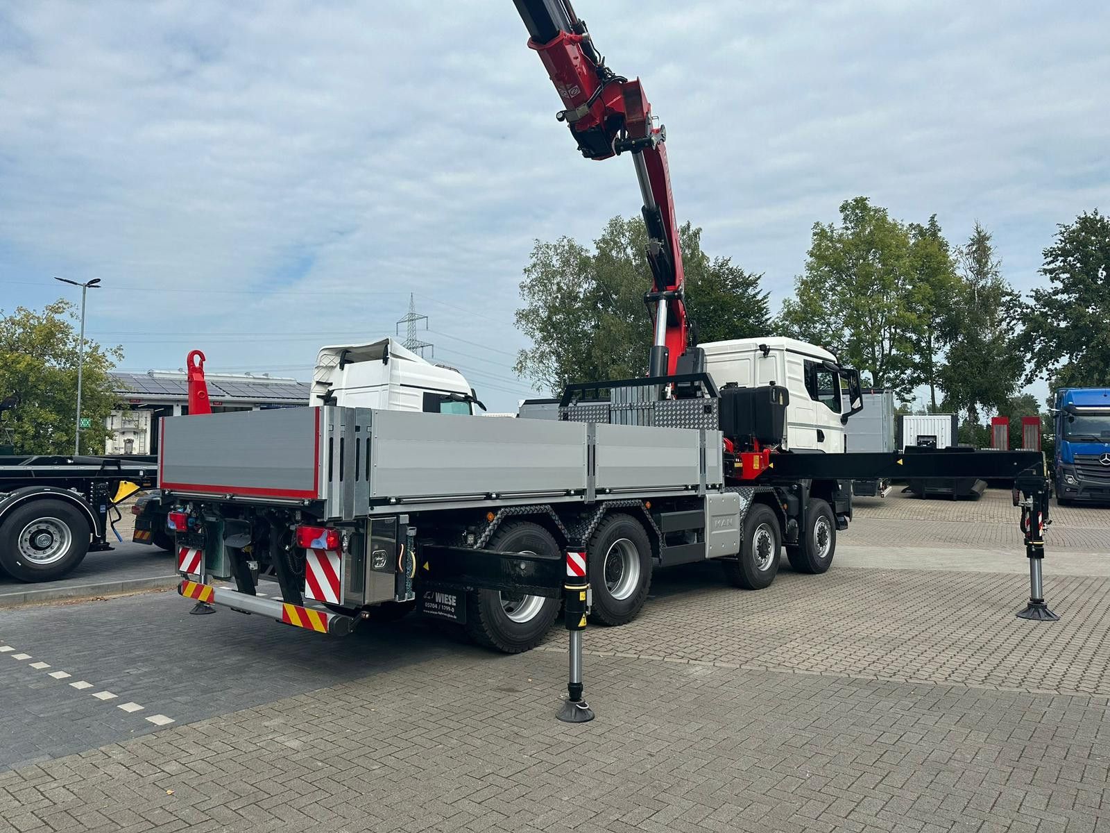 Fahrzeugabbildung MAN TGS 41.520 8x8 mit Fassi Ladekran F710RA.2.26