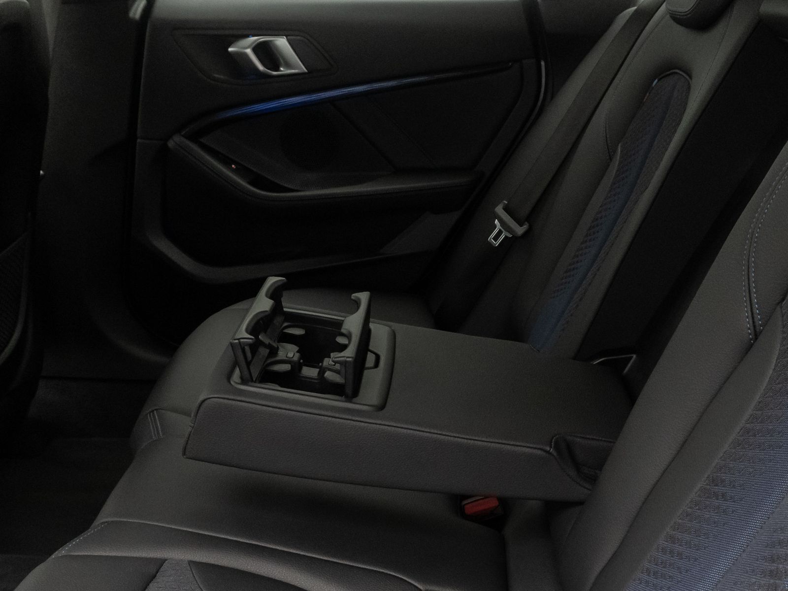 Fahrzeugabbildung BMW 218i Gran Coupé M Sport Kamera DAB HiFi 19Zoll