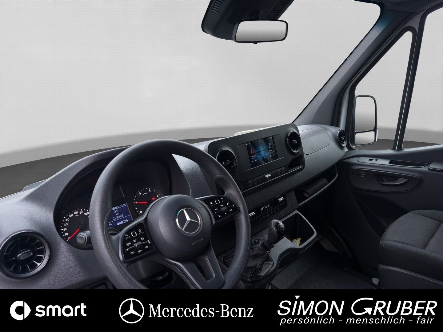 Fahrzeugabbildung Mercedes-Benz 317 Tourer L2H2 Standard 8Sitzer Rollstuhl Lift