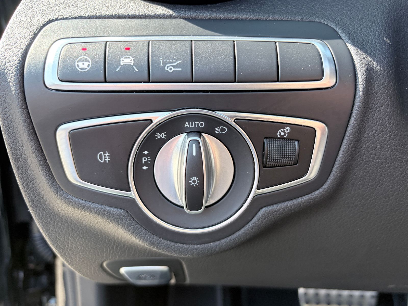 Mercedes-Benz C 300d AMG PLUS COMAND HUD DISTRONIC BURMESTER foto 17