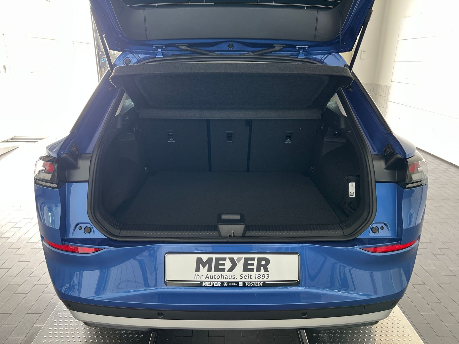 Fahrzeugabbildung Volkswagen T-Roc Life 1.5 eTSI DSG  *AHK, Ganzjahresreifen,
