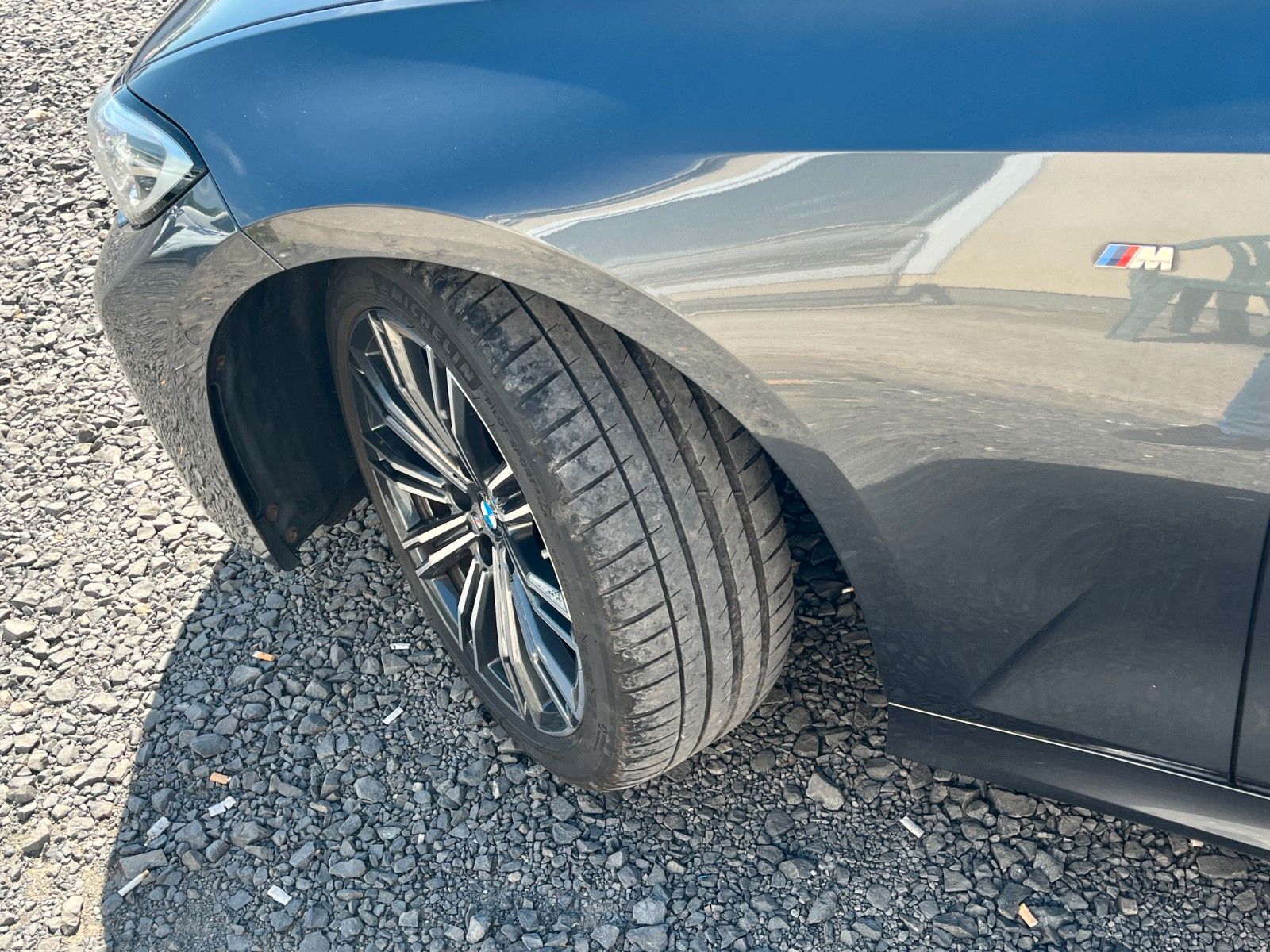 Fahrzeugabbildung BMW 320d Sport-Aut. M SPORTPAKET Navi Leder AHK LED