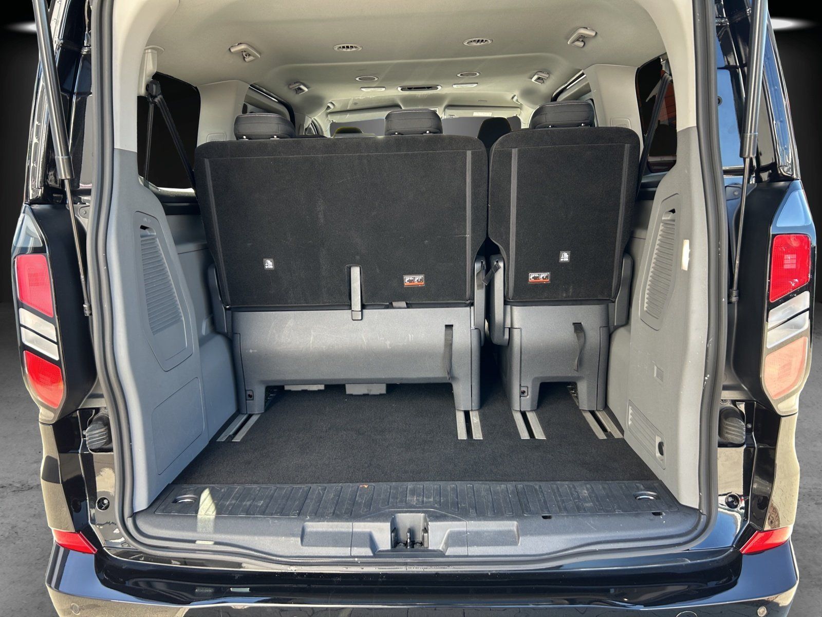 Fahrzeugabbildung Ford Tourneo Custom Titanium 320 L1 Aut./LED/ACC/CAM/