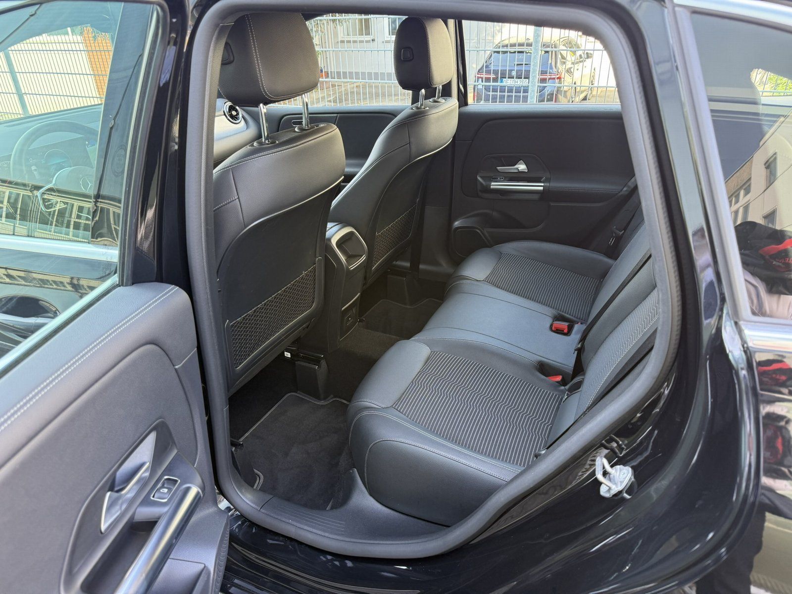 Fahrzeugabbildung Mercedes-Benz B 180 Progressive*AUTOMATIK*NAVI*PDC*SPURHALTE*