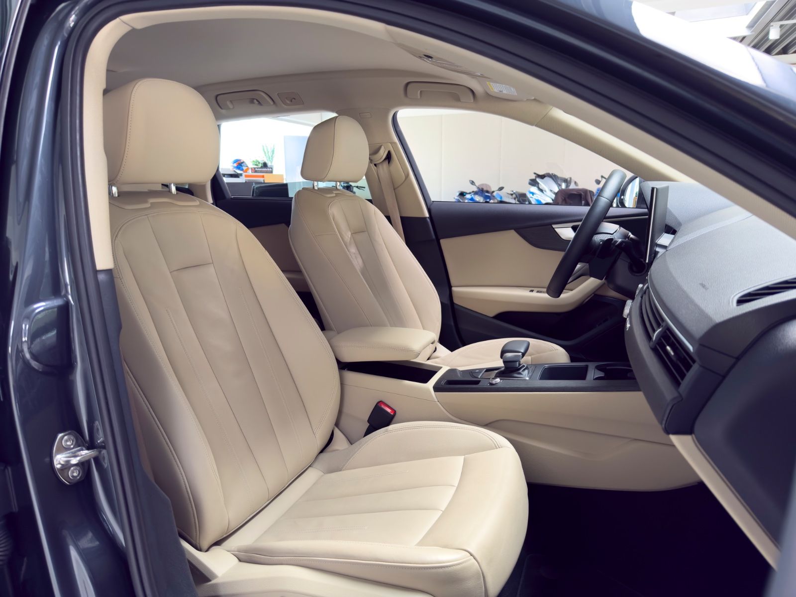 AUDI A4 — zdjęcie 31
