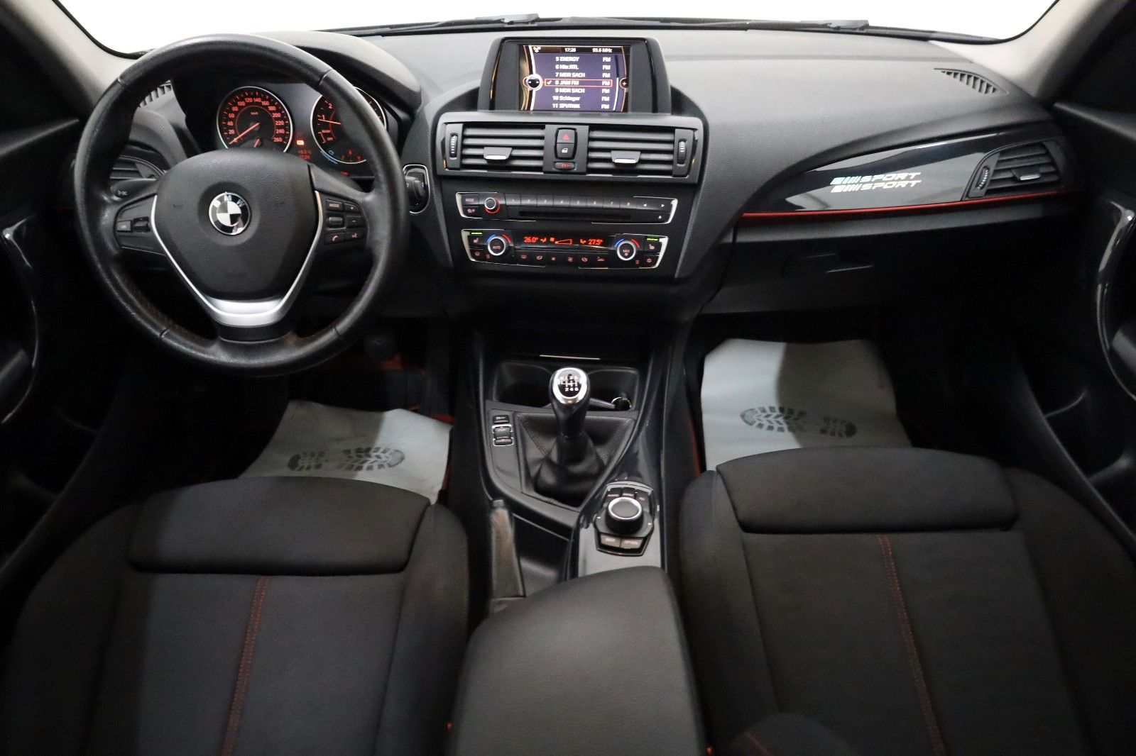 Fahrzeugabbildung BMW 118i Lim. 5-trg. Sport Line SH,PDC,SR+WR
