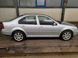 Volkswagen VW Bora 1,6 16V Highline - Volkswagen Bora Highline mit Benzin-Antrieb