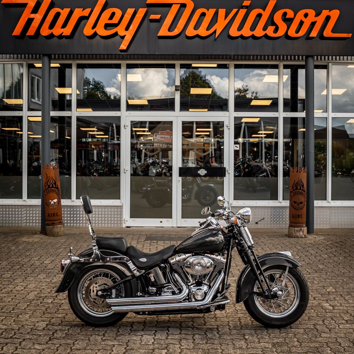 Fahrzeugabbildung Harley-Davidson FLSTSCI Springer Classic - Vance & Hines -