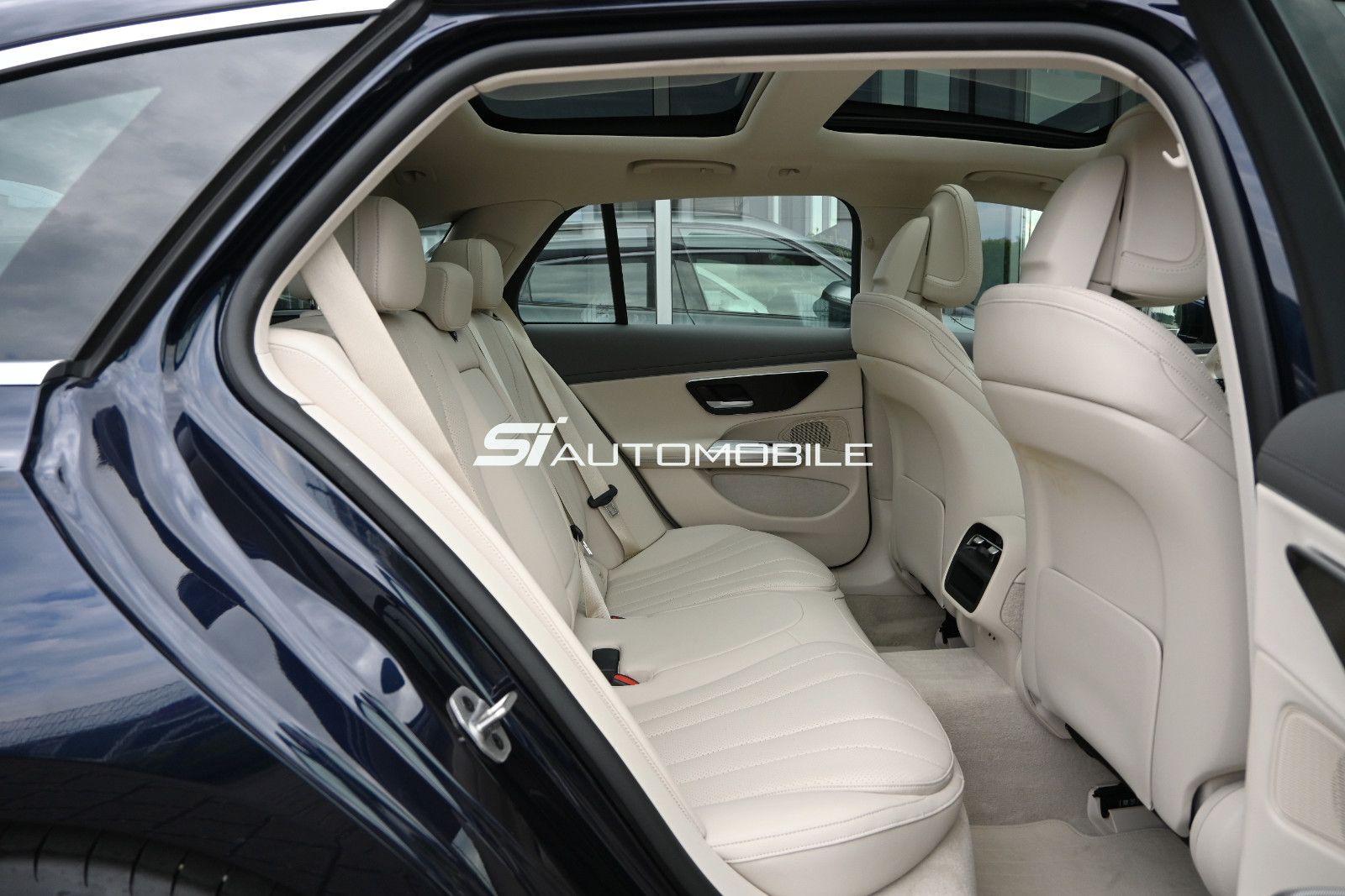 Fahrzeugabbildung Mercedes-Benz E 200 T Avantgarde Adv. °ACC°AHK°PANORAMA°8-FACH