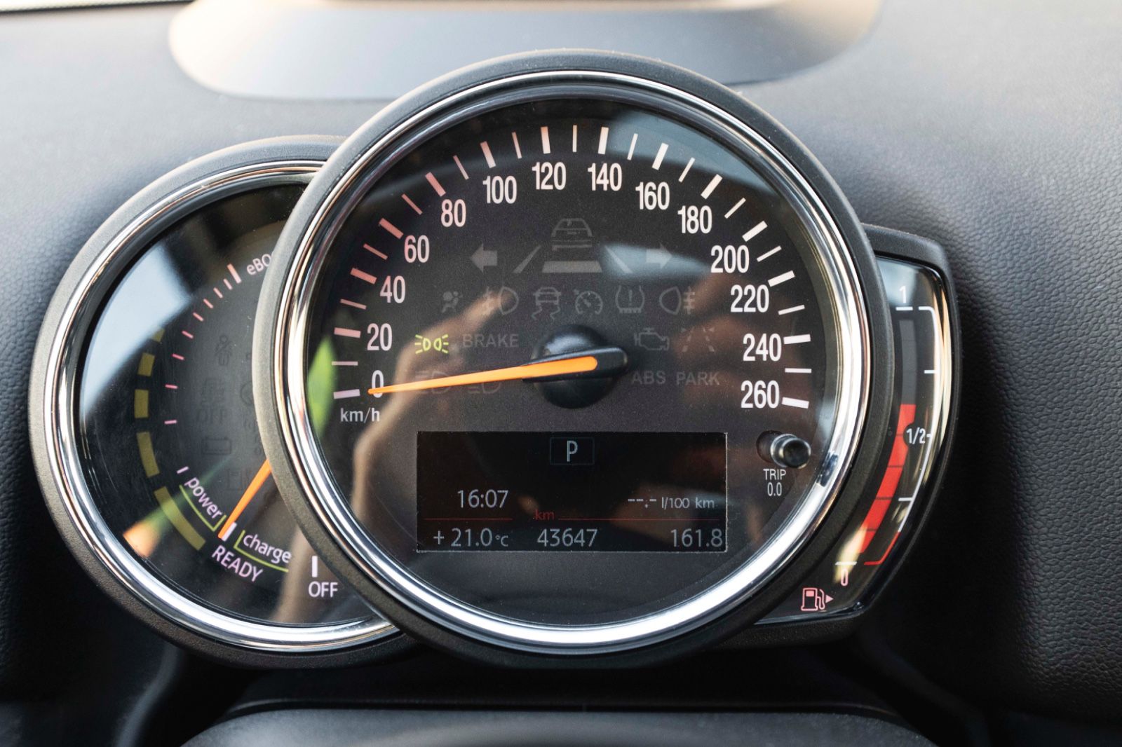 Fahrzeugabbildung MINI Cooper SE Countryman ALL4 H&K HUD LED KAM PANO