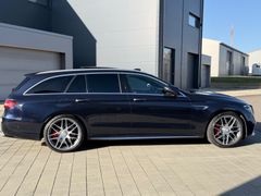 MERCEDES-BENZ E63S AMG/4Matic/J.STERNE/PANO/BURM/PER.AUSPUFF