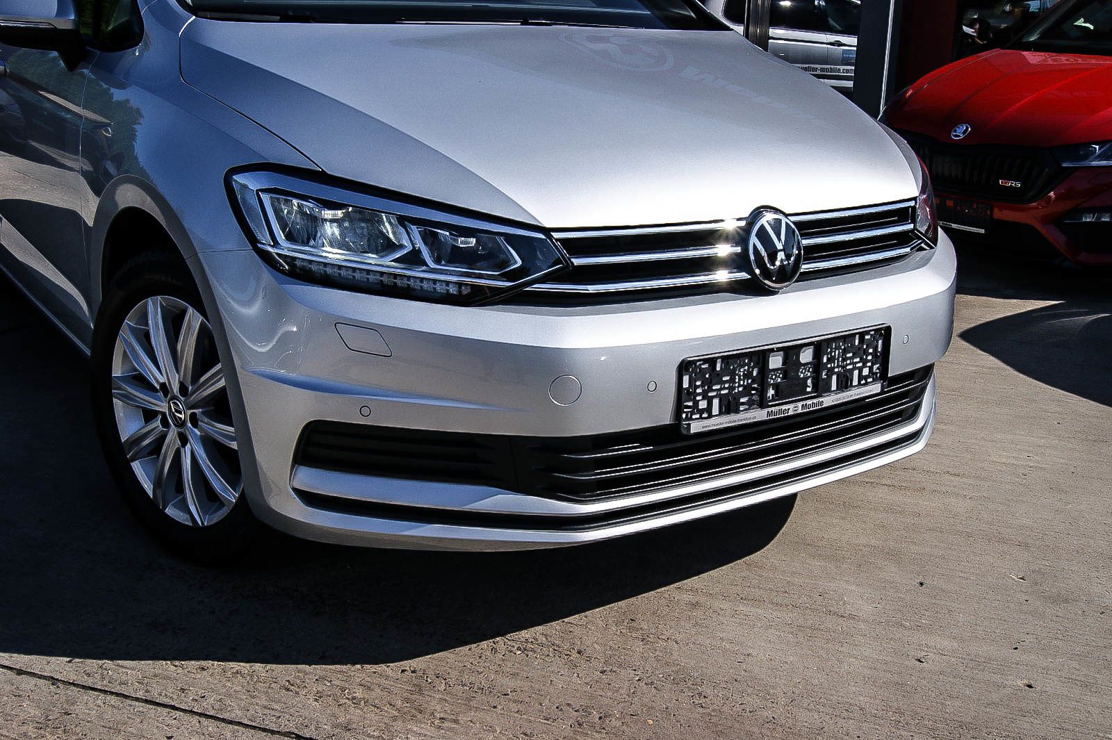 Fahrzeugabbildung Volkswagen Touran 15TSI Comfort DSG 7-SITZER VIRTUAL ANHZV