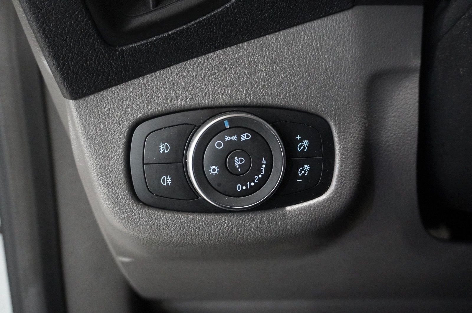 Fahrzeugabbildung Ford Tourneo Connect 1.5D TREND 5-SITZ NAVI/KAMERA