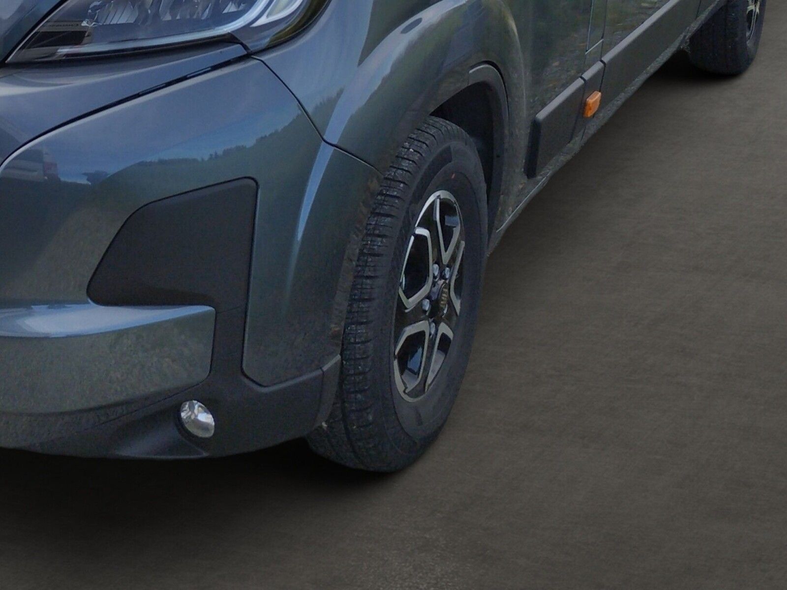 Fahrzeugabbildung Eura Mobil Van V 635 EB Automatik, 180 PS, Fahrassistenz