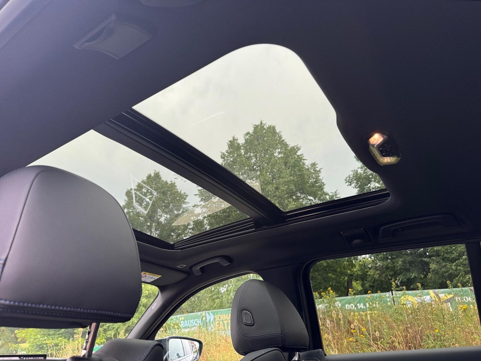 BMW M340d xDrive Touring; AHK, Pano, Komortzugang