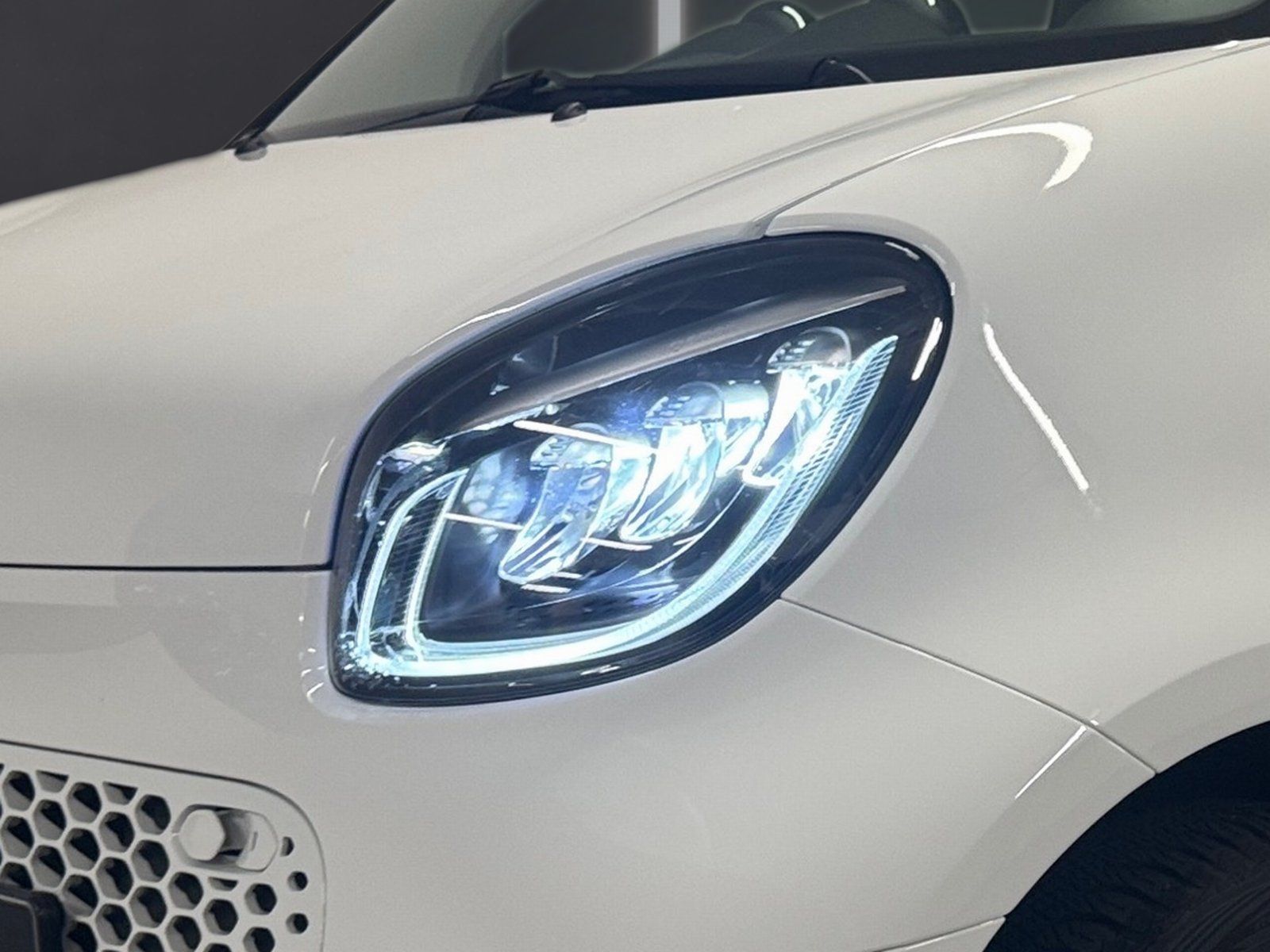 Fahrzeugabbildung Smart smart EQ fortwo Exclusive*Pano*LED*Kamera*22kW*
