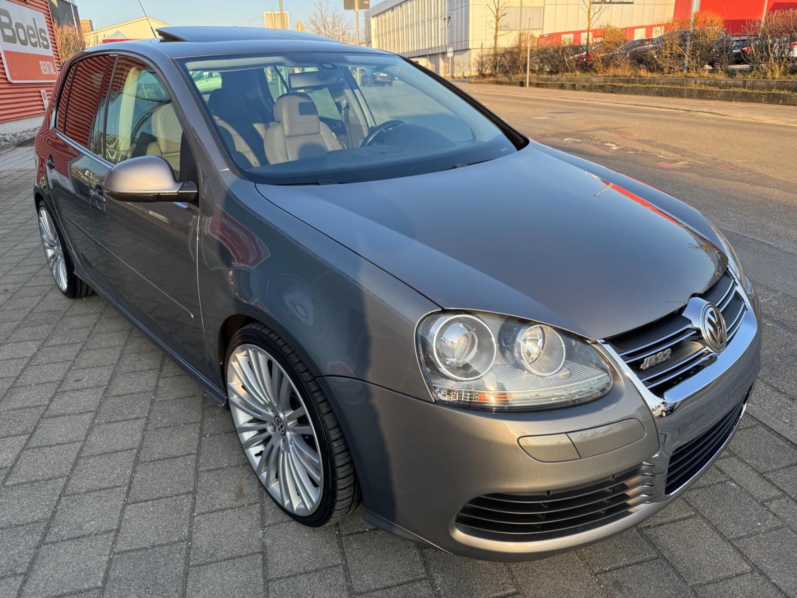 Volkswagen Golf V R32-XENON-DSG-LEDER-NAVI-SHD-STH