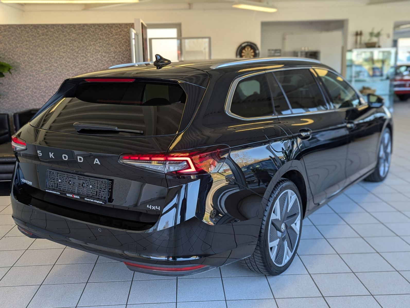 Fahrzeugabbildung SKODA Superb 2.0TDI DSG 4x4 Pano Matrix ACC AHK 5J Gar
