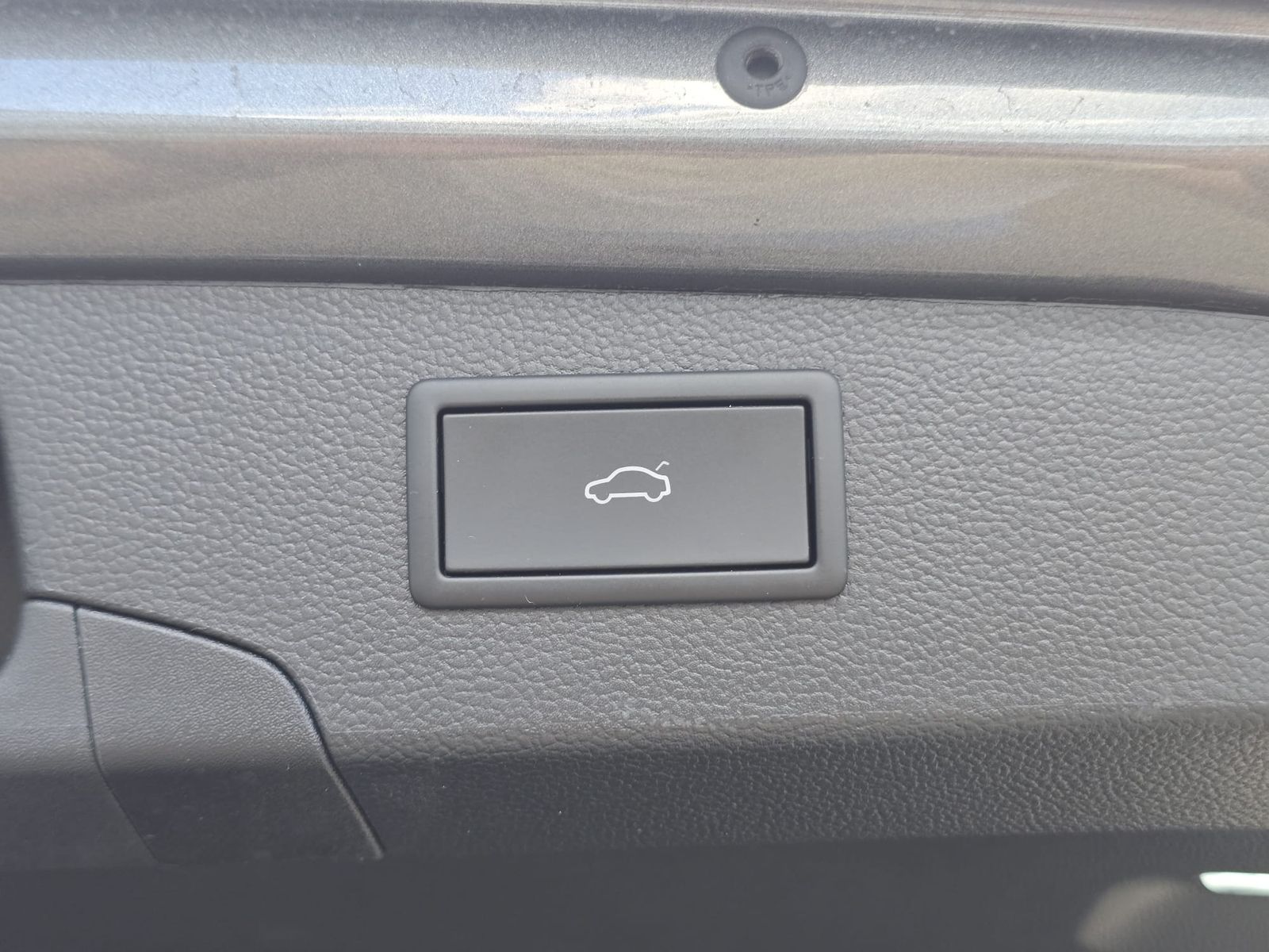 Fahrzeugabbildung SKODA Superb 2.0 TDI 4x4 Selection MATRIX*AHK*PANO*19"