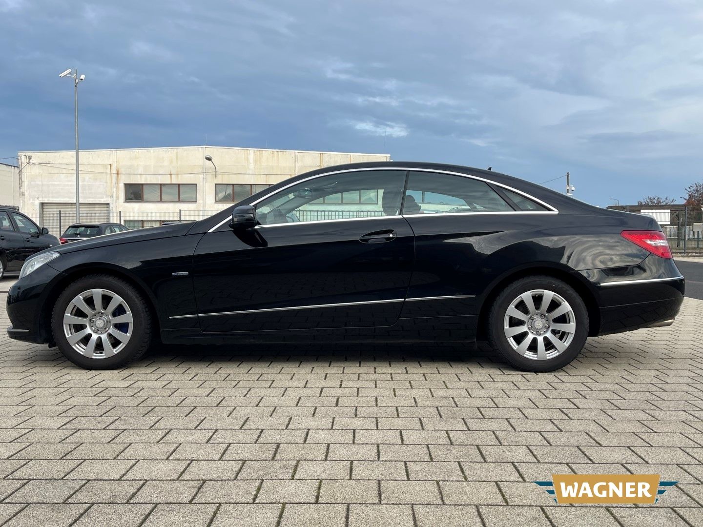 Fahrzeugabbildung Mercedes-Benz E 250 Coupe CGI BlueEfficiency Automatik