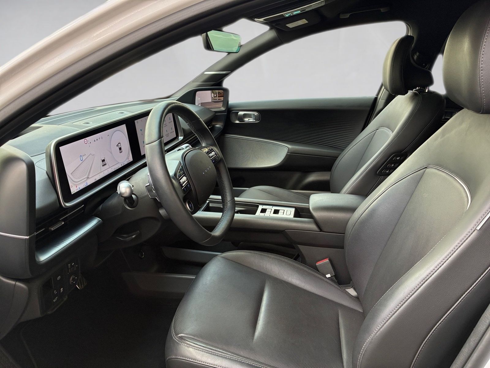 Fahrzeugabbildung Hyundai Ioniq 6 Elektro 77 Uniq 360,HUD,KlimaA,LED,Navi