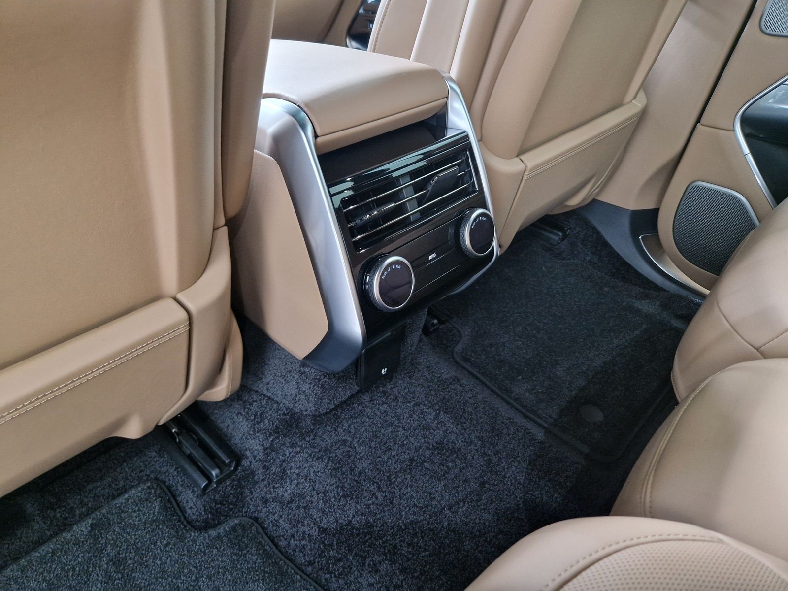 LAND ROVER Range Rover  SWB 3.0 Diesel D350 Autobiography – Bild 10