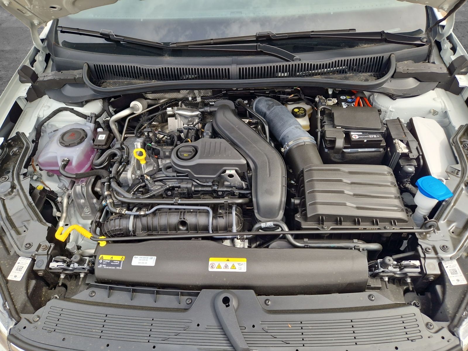 Fahrzeugabbildung Volkswagen Taigo R-line DSG Matrix Navi AID ACC RFK SH LM