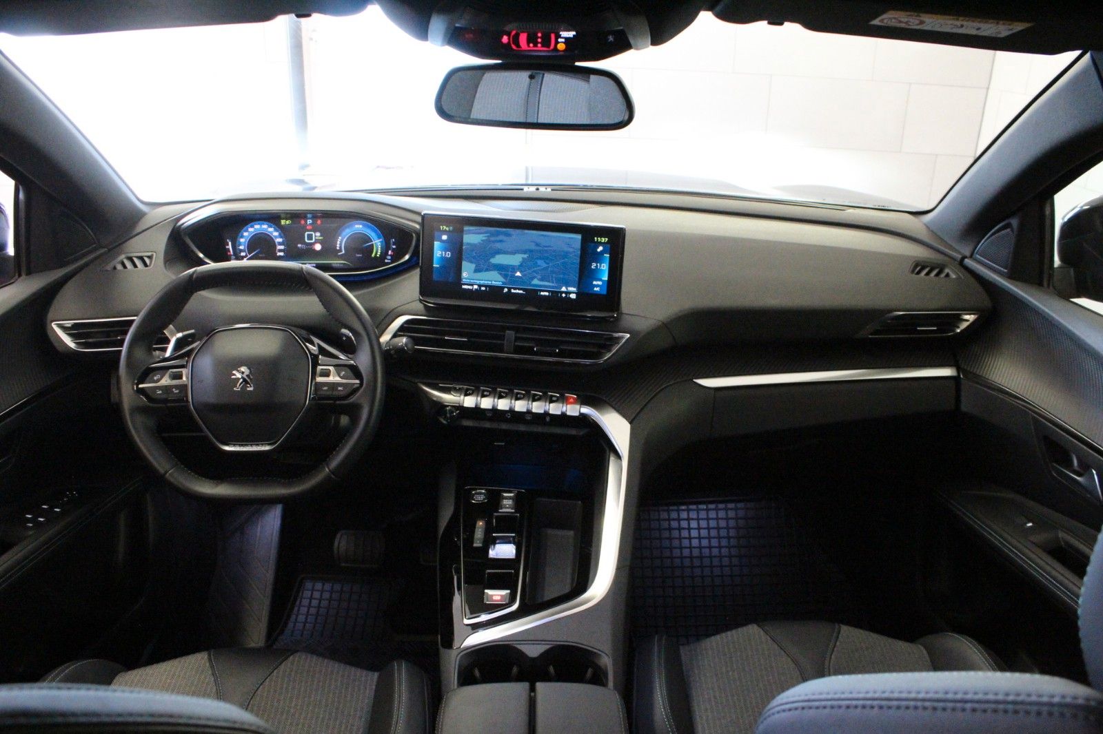 Fahrzeugabbildung Peugeot 3008 Plug-In Hybrid 225 e-EAT8 Allure Pack