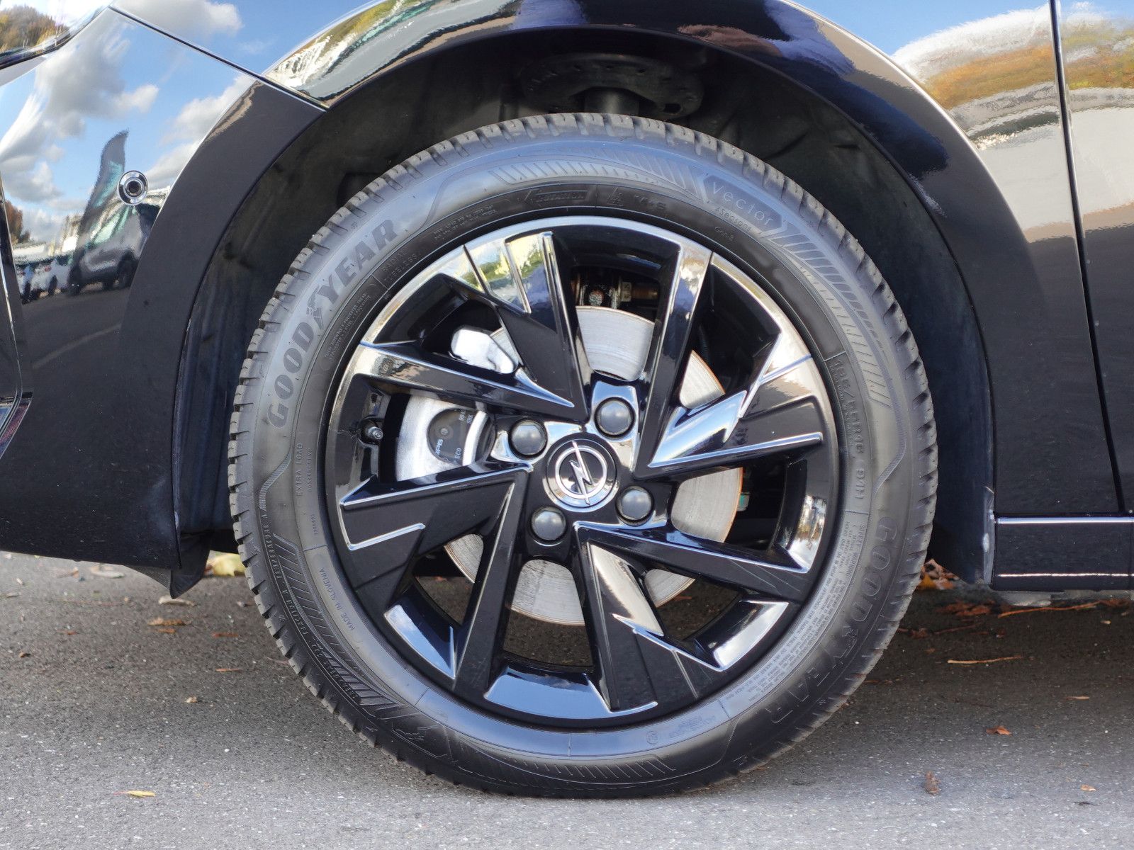 Fahrzeugabbildung Opel Corsa GS 1.2T,Navi,Kamera,Sitzhzg,Allwetter,LED