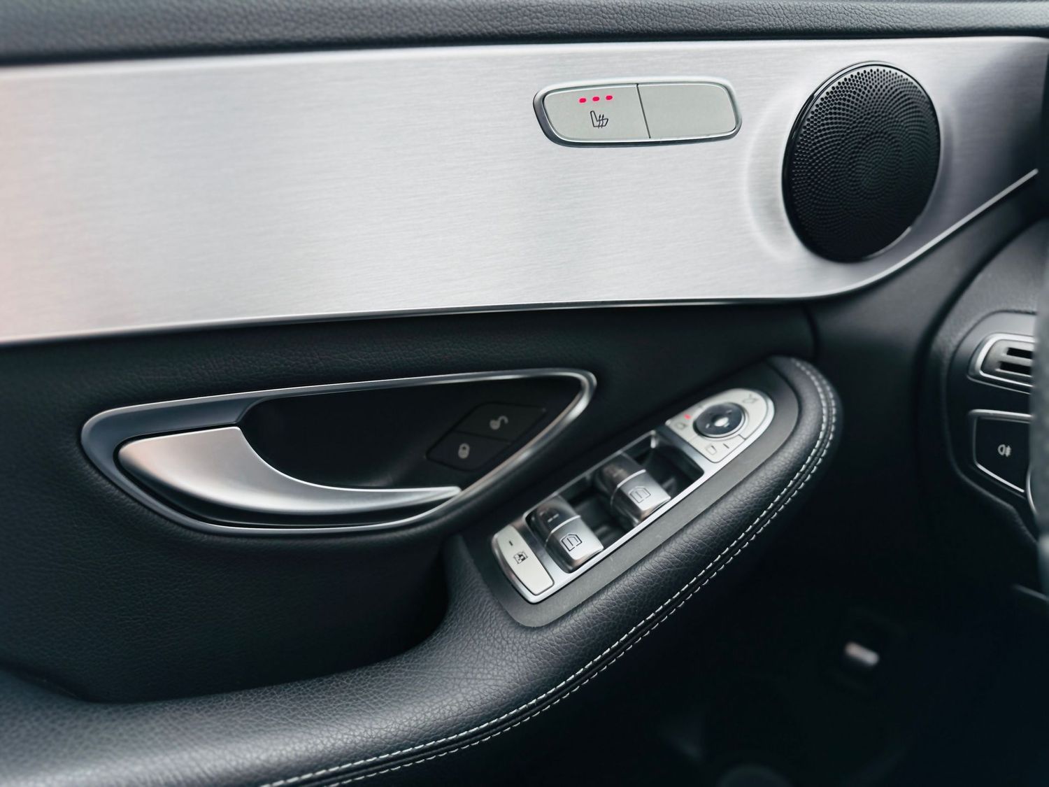 Fahrzeugabbildung Mercedes-Benz C 200 AVANTGARDE, Automatik, LED, Navi, PTS, SH