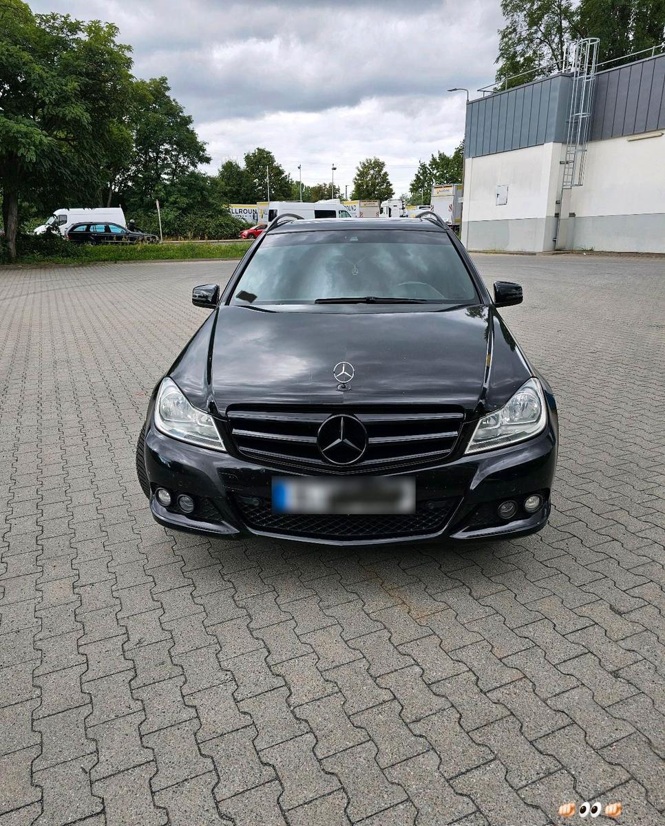 Mercedes-Benz C180 2011 — rear view