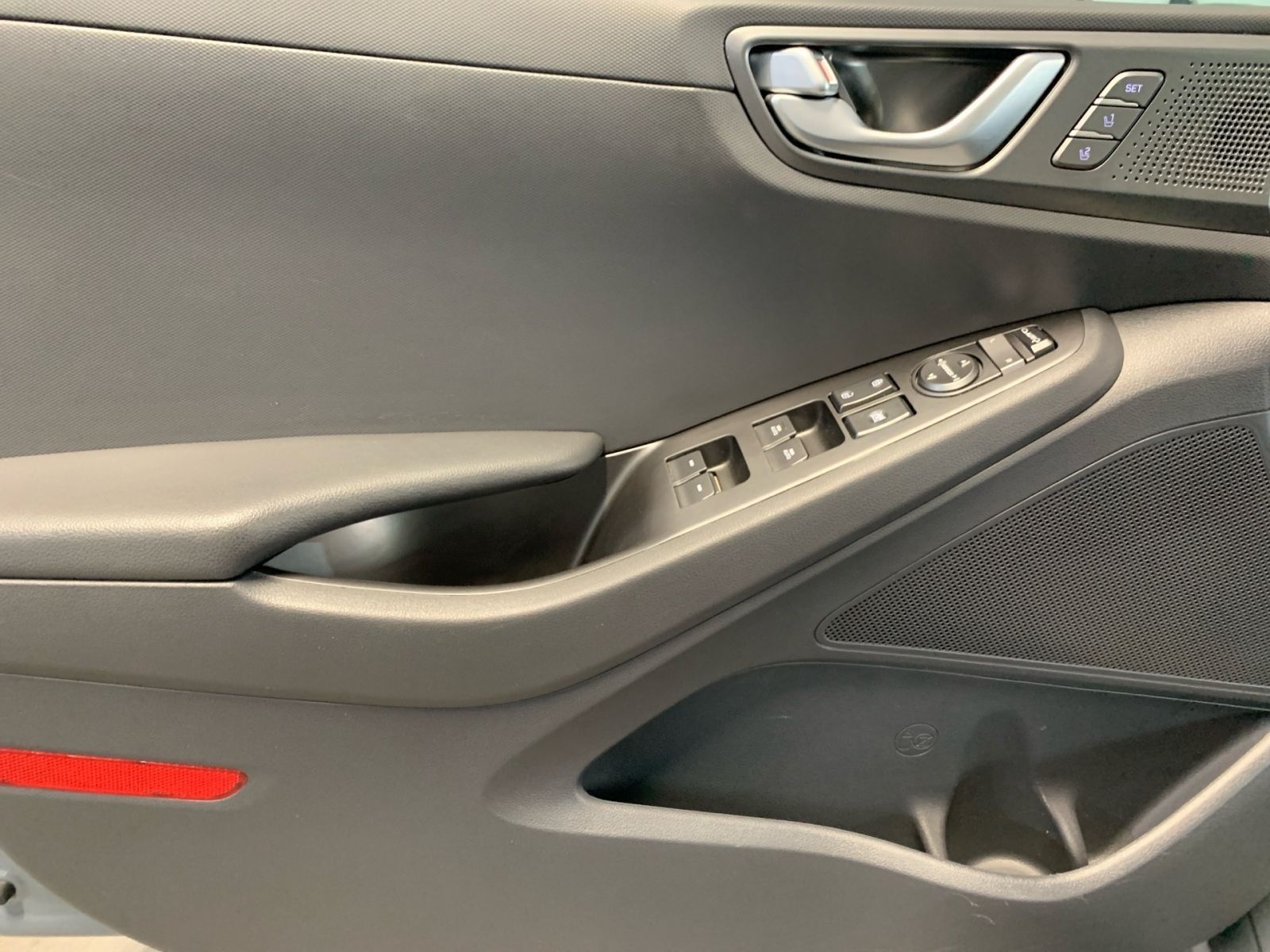 Fahrzeugabbildung Hyundai IONIQ 1,6 GDI Premium-Paket Hybrid
