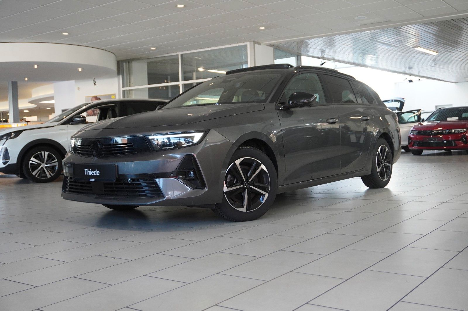 Fahrzeugabbildung Opel Astra L ST 1.2T GS SPORT NAVI/LED/360°/PANO/HUD